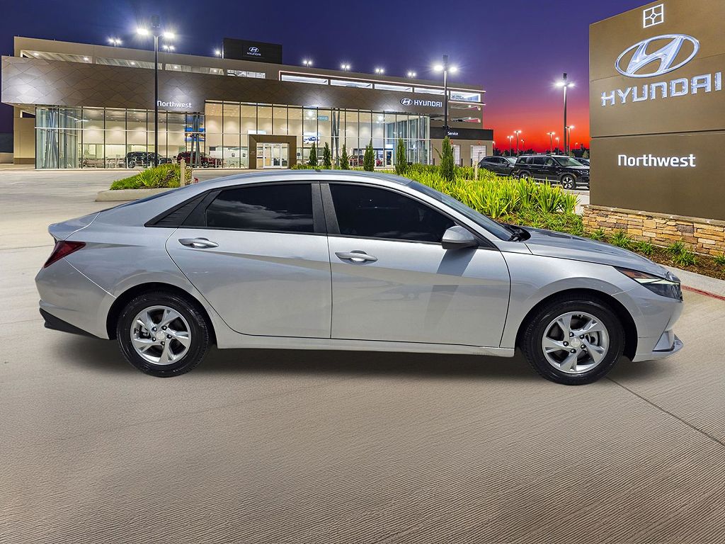 2023 Hyundai Elantra SE