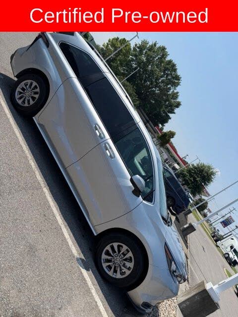2025 Toyota Sienna LE 8-Passenger