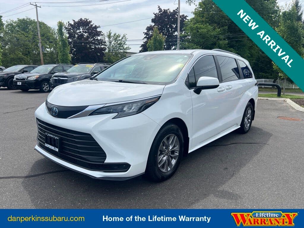 2025 Toyota Sienna LE