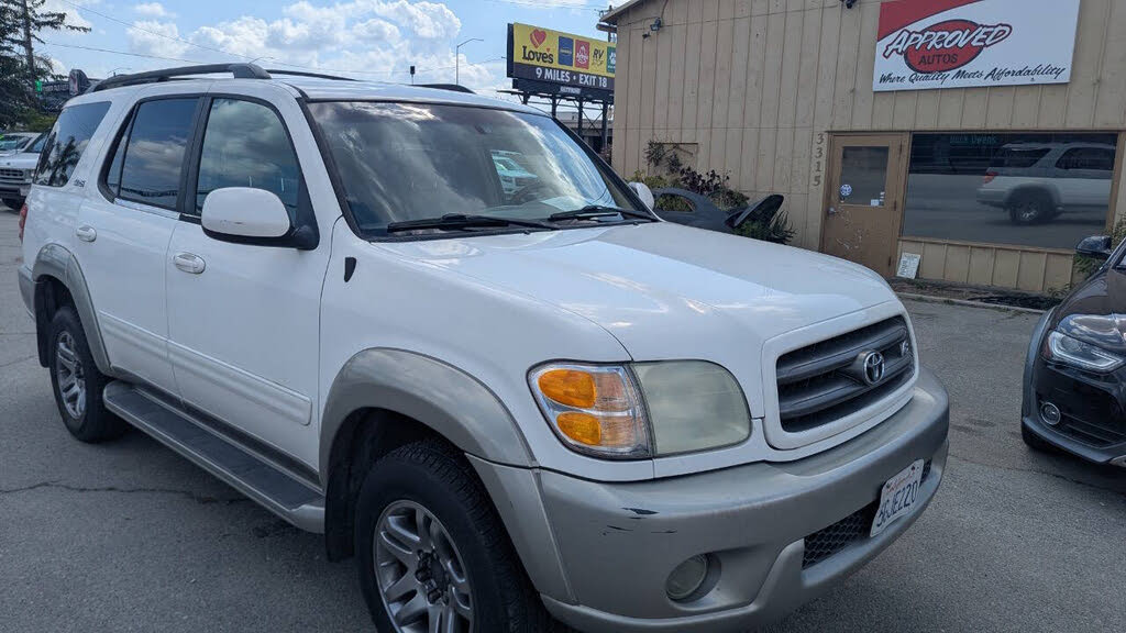2004 Toyota Sequoia SR5