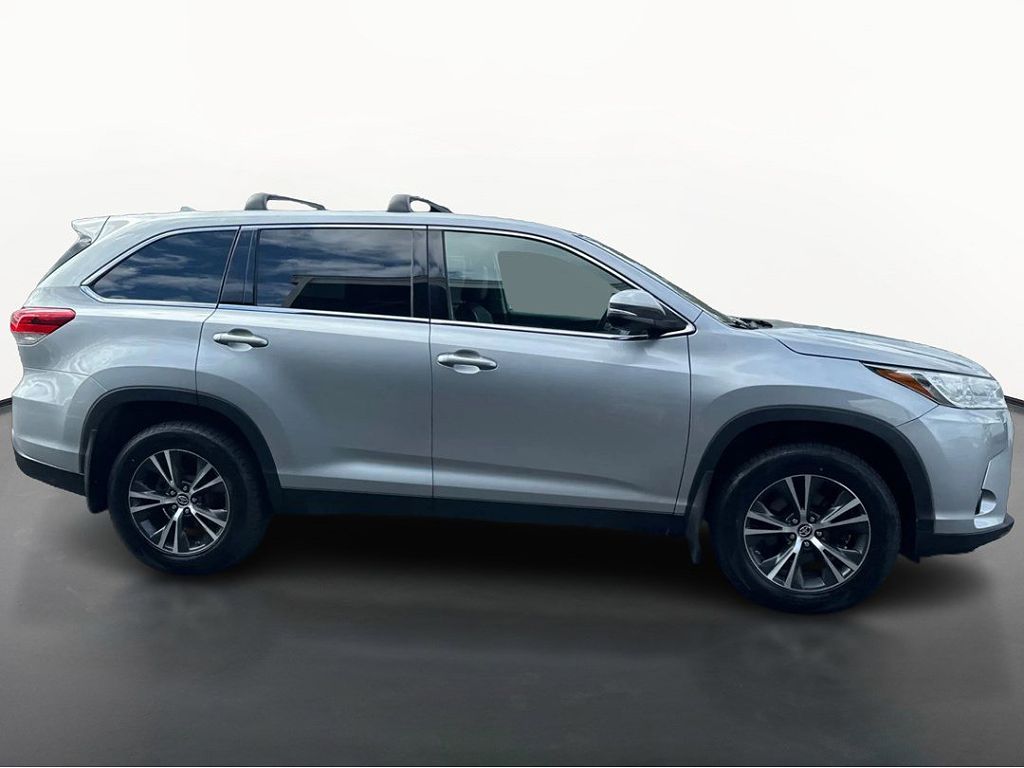 2019 Toyota Highlander LE V6 AWD