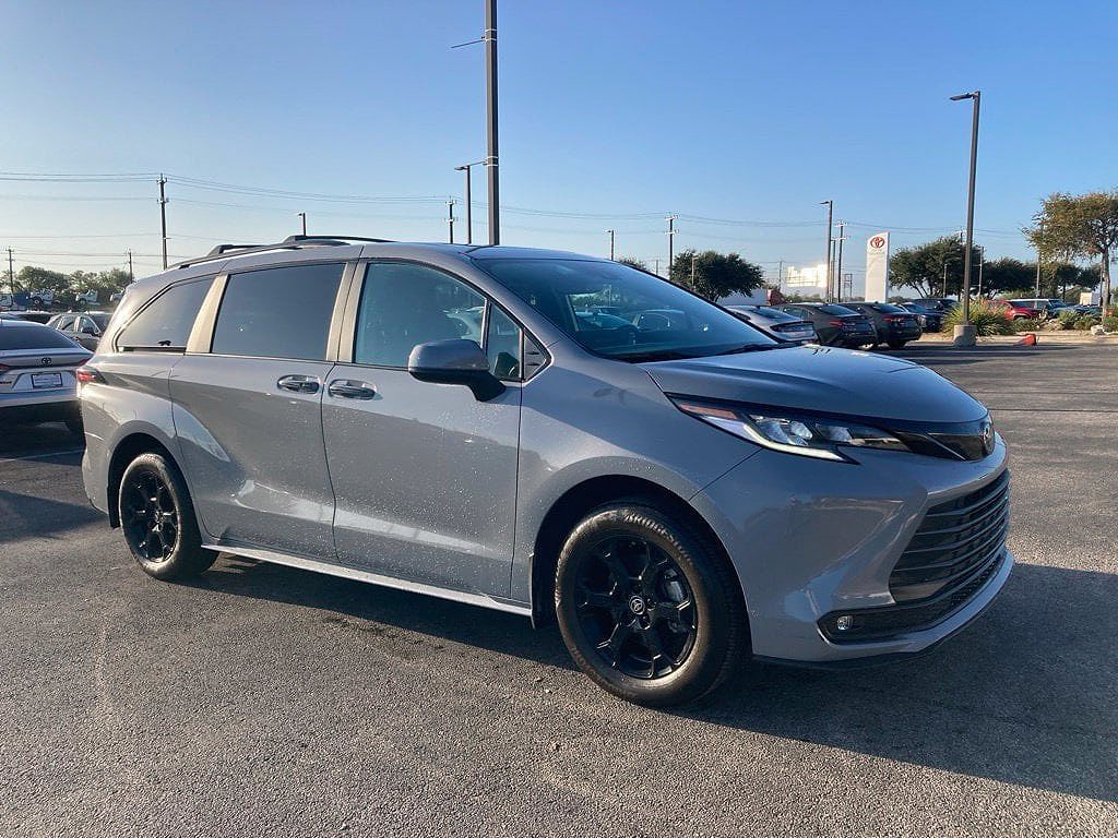 2025 Toyota Sienna Woodland Edition