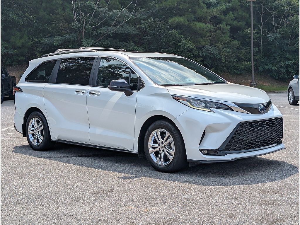 2023 Toyota Sienna XLE 7-Passenger