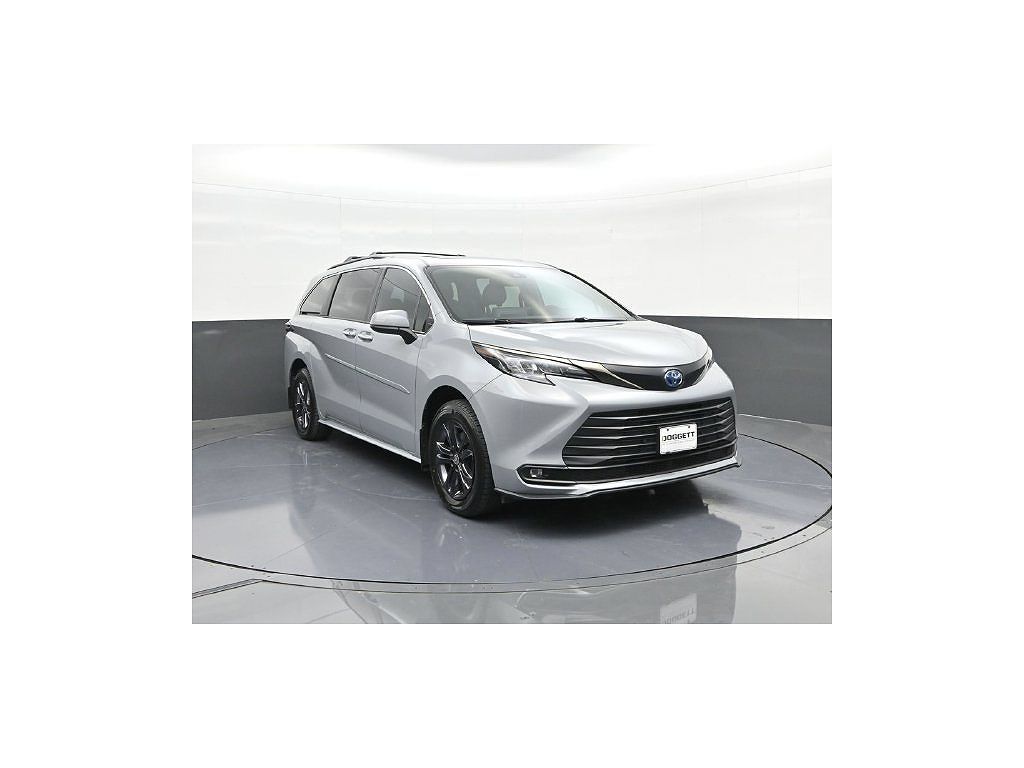 2024 Toyota Sienna Woodland Edition