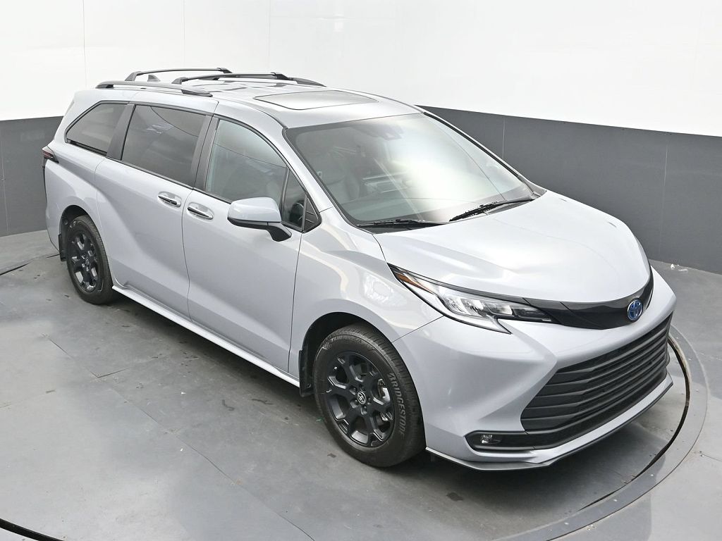 2025 Toyota Sienna Woodland Edition