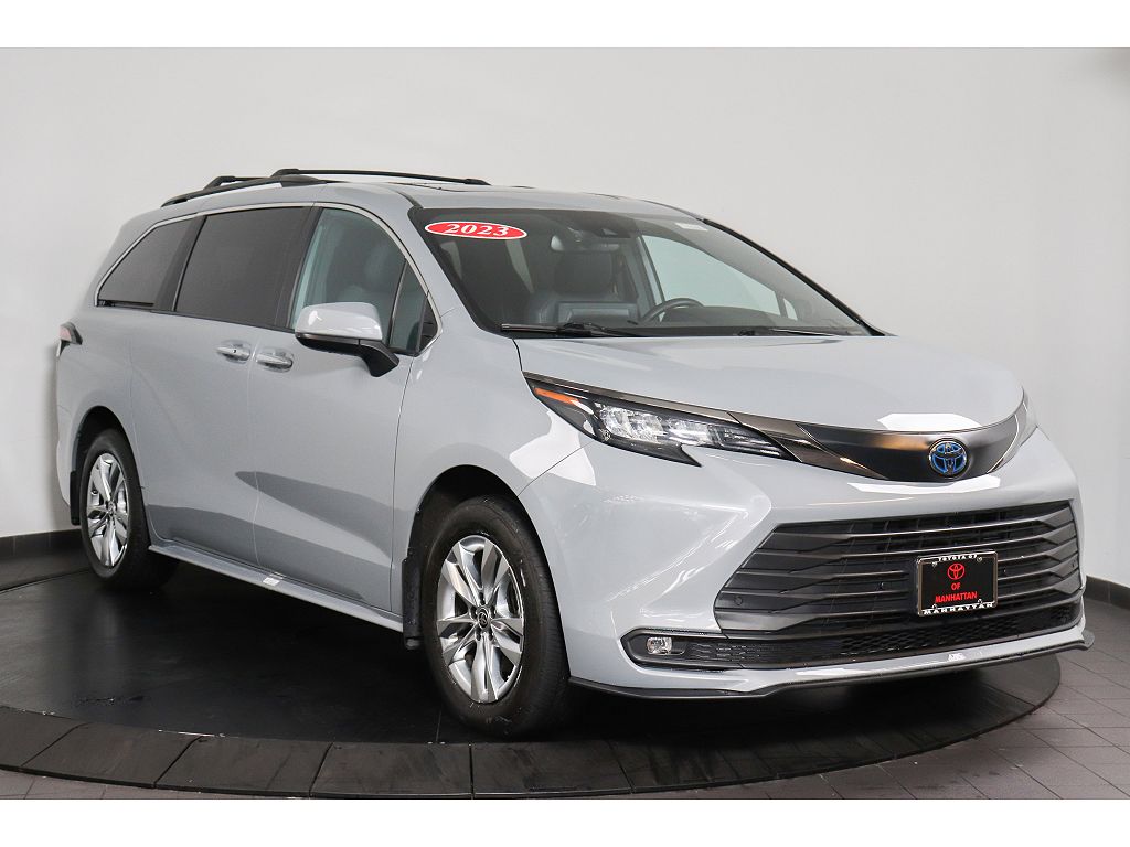 2023 Toyota Sienna XSE 7-Passenger