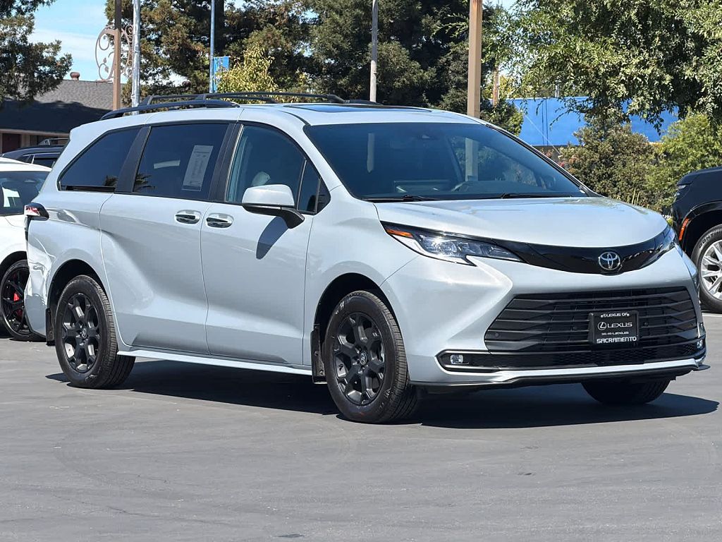 2026 Toyota Sienna Woodland Edition