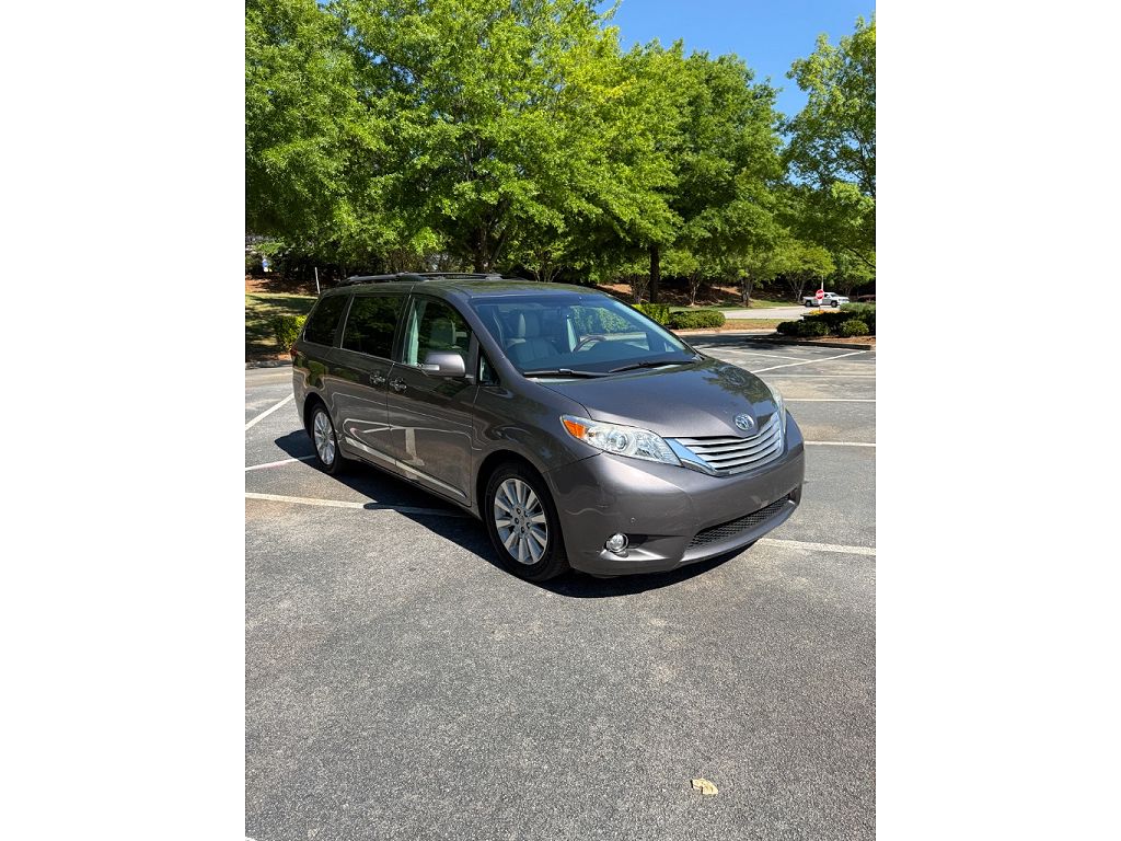 2013 Toyota Sienna XLE 7-Passenger