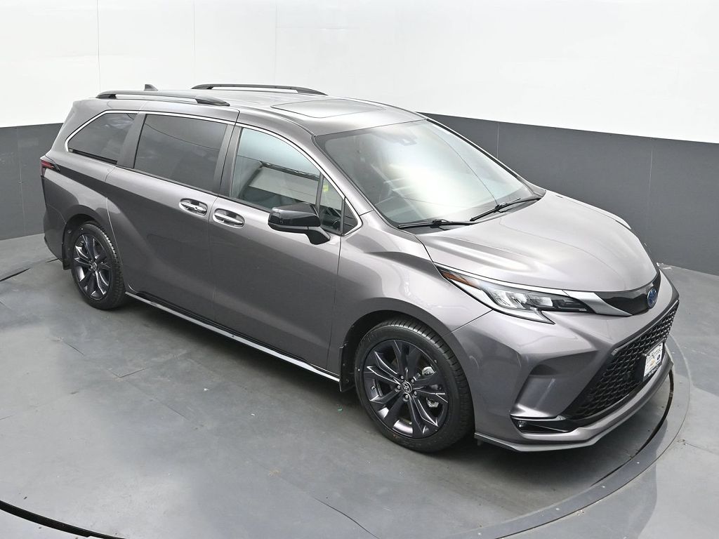 2022 Toyota Sienna XSE 7-Passenger