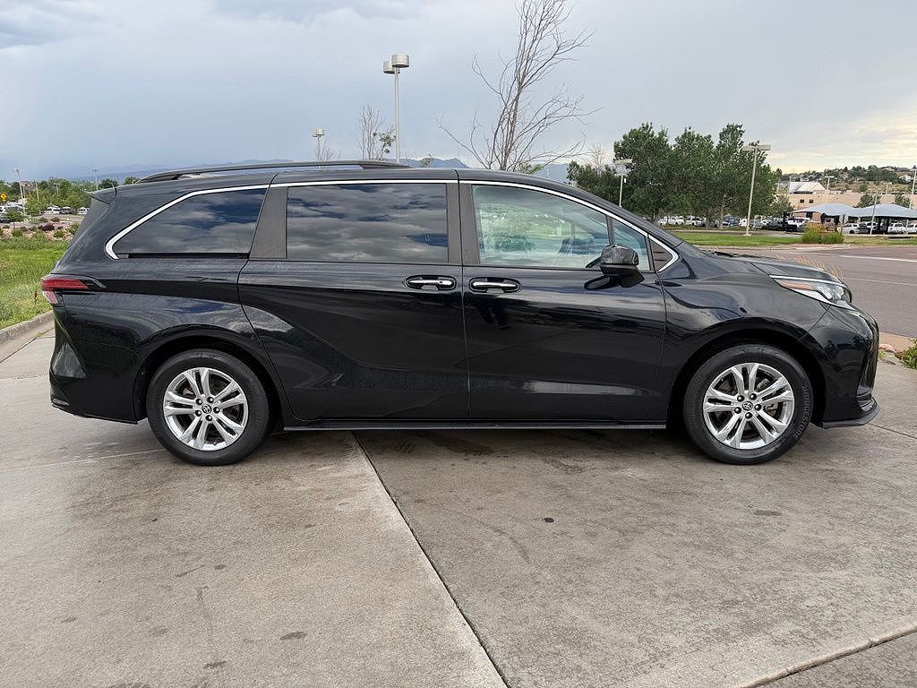 2023 Toyota Sienna XSE 7 Passenger
