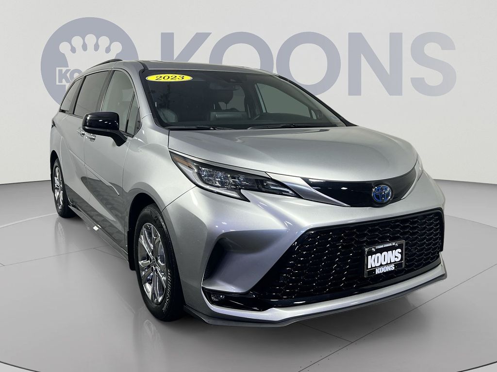 2023 Toyota Sienna XSE 7-Passenger