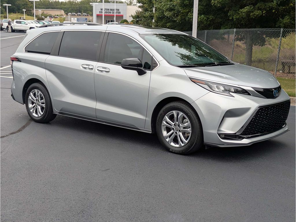 2023 Toyota Sienna XSE 7-Passenger