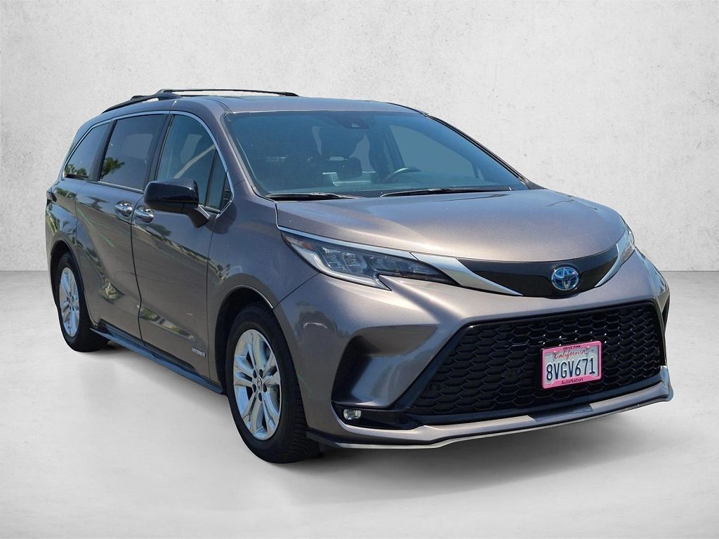 2021 Toyota Sienna XSE 7-Passenger