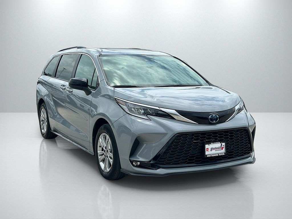 2023 Toyota Sienna XSE 7-Passenger