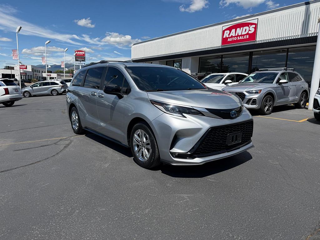 2022 Toyota Sienna XSE 7-Passenger