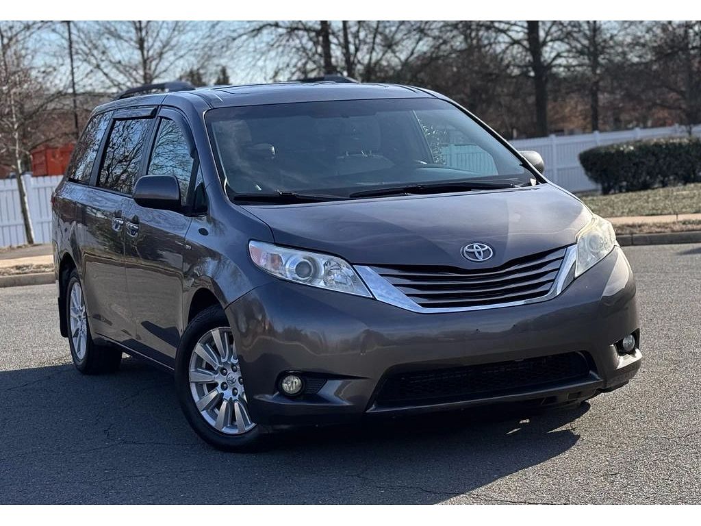 2017 Toyota Sienna XLE 7-Passenger