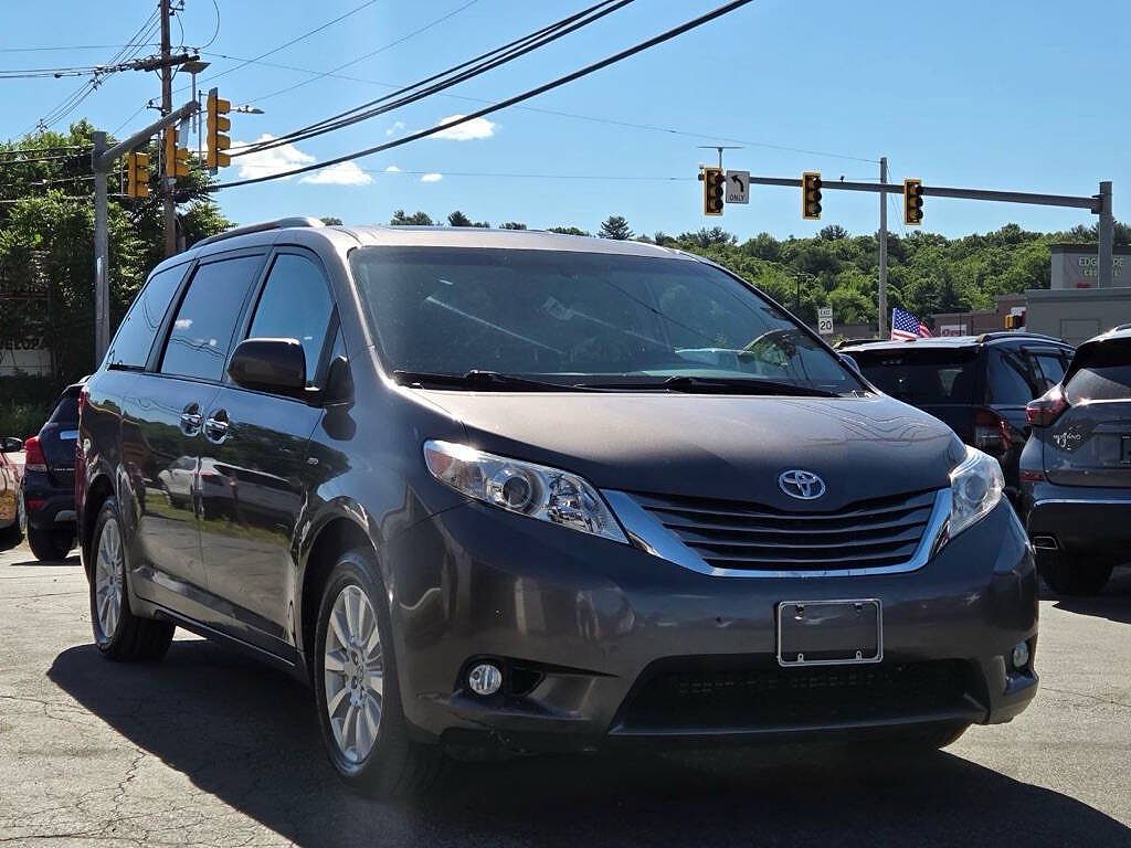 2017 Toyota Sienna XLE 7-Passenger AWD