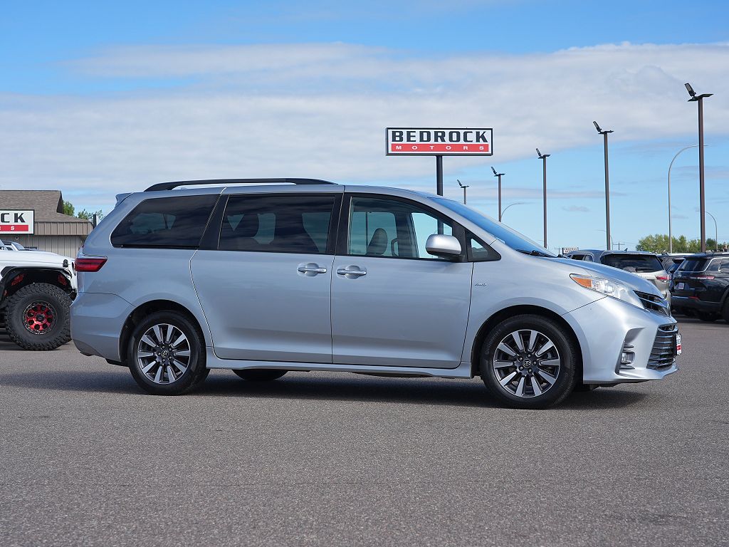 2019 Toyota Sienna Limited Premium 7-Passenger