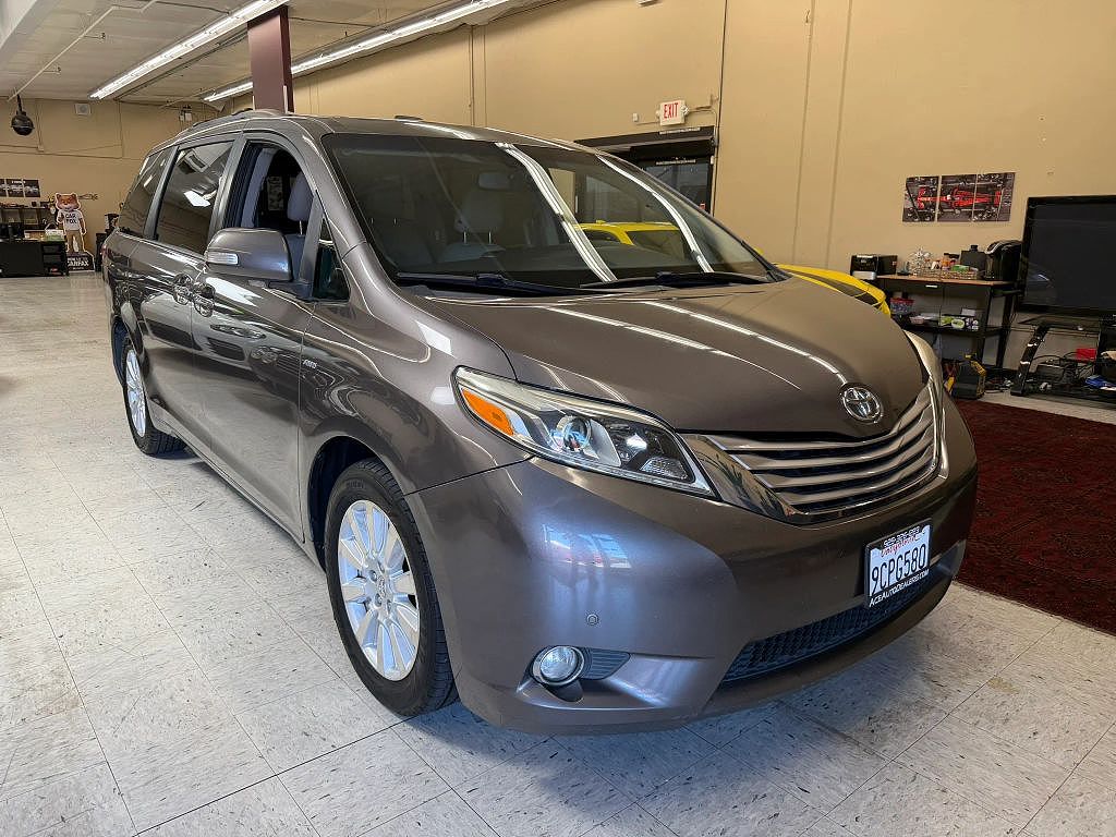 2017 Toyota Sienna XLE 7-Passenger
