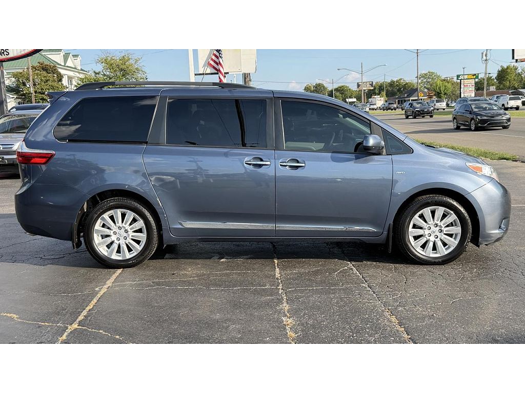 2017 Toyota Sienna XLE 7-Passenger