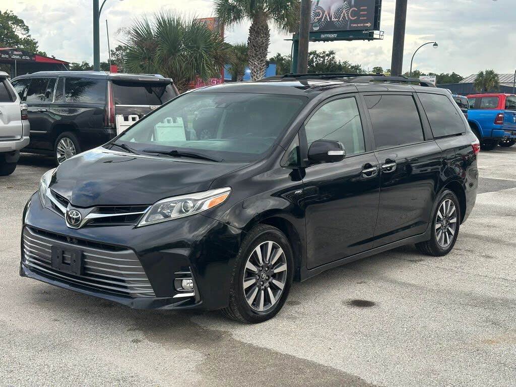 2018 Toyota Sienna XLE Premium 7-Passenger