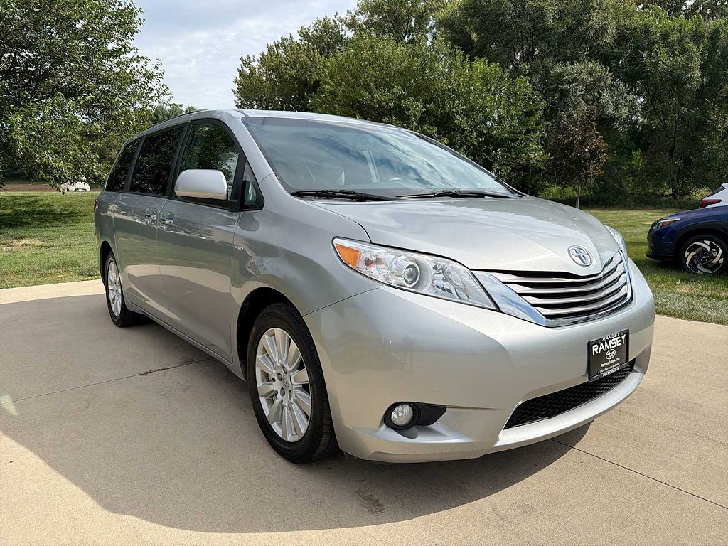 2017 Toyota Sienna Limited 7-Passenger