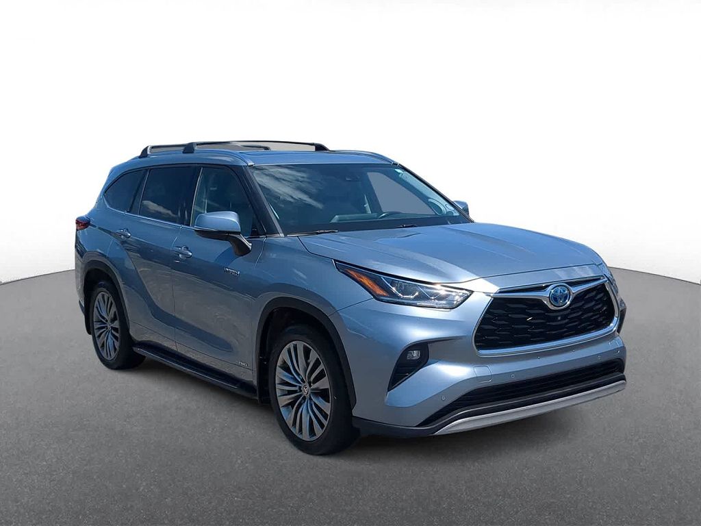 2021 Toyota Highlander Hybrid Platinum