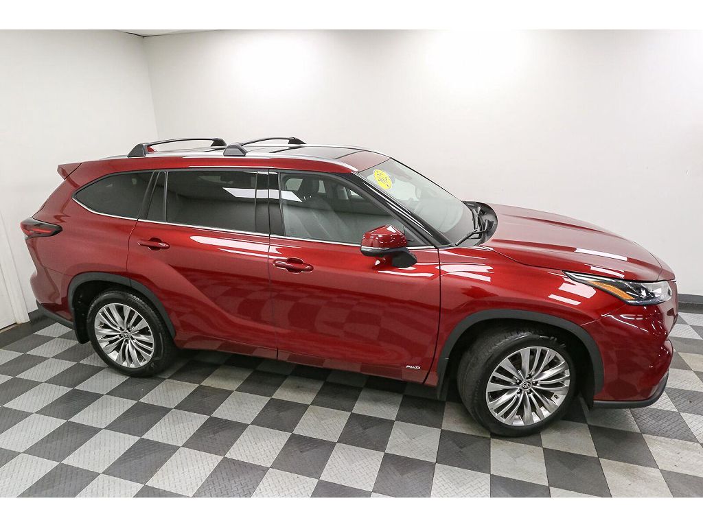 2025 Toyota Highlander Hybrid Platinum