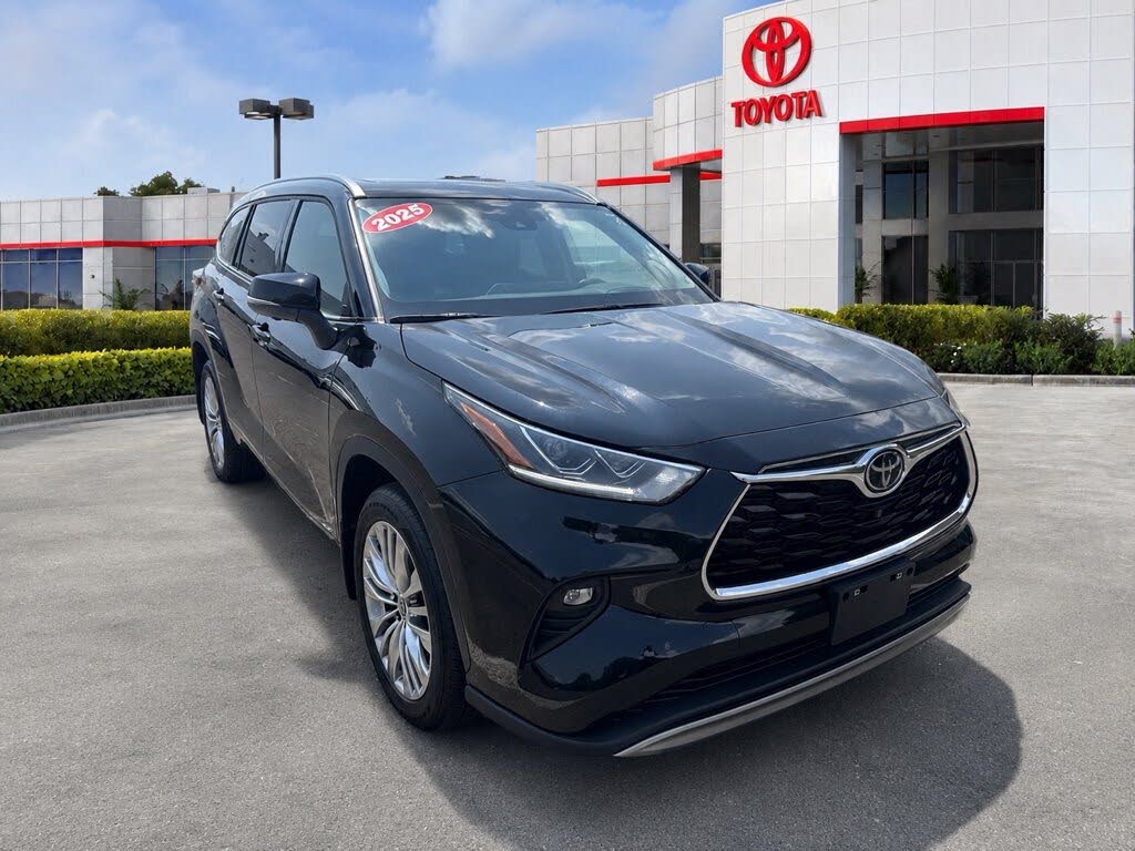 2025 Toyota Highlander Hybrid Platinum