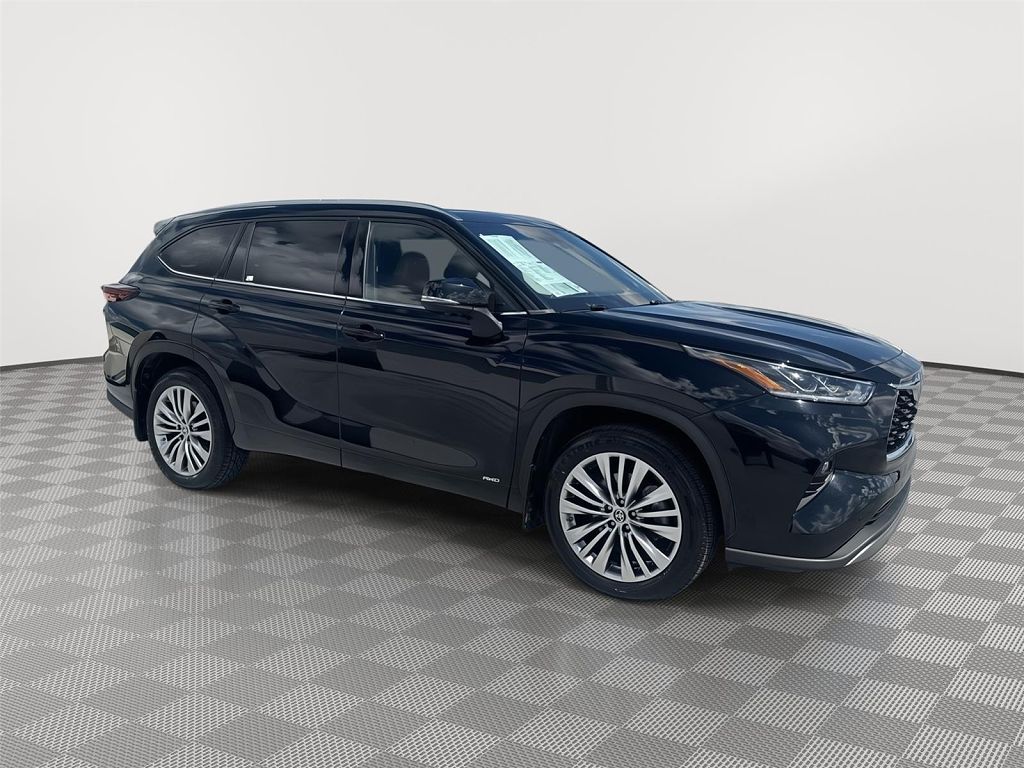 2025 Toyota Highlander Hybrid Platinum