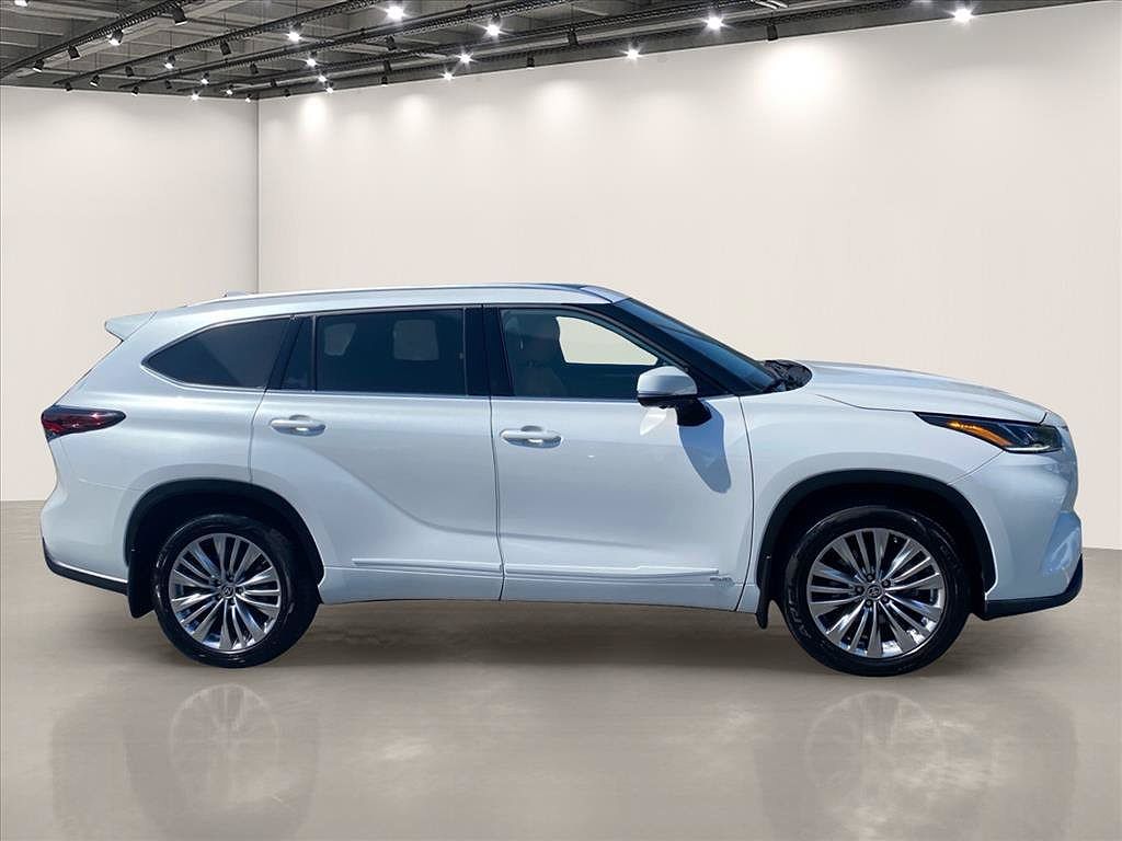 2024 Toyota Highlander Platinum