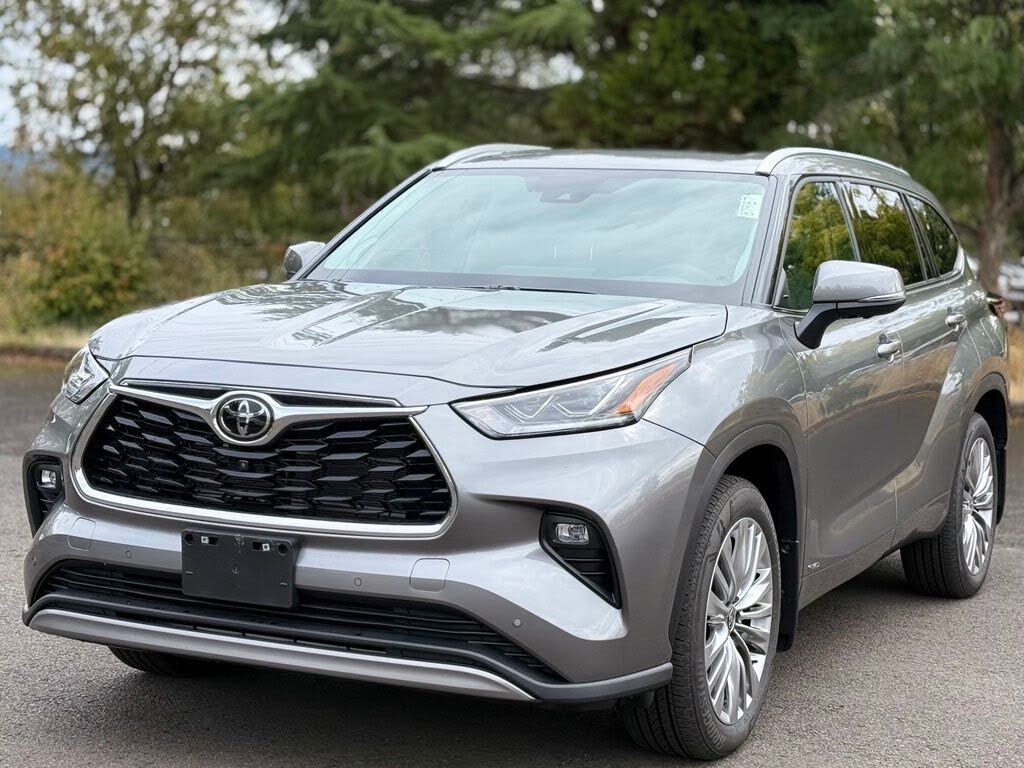 2026 Toyota Highlander Hybrid Platinum