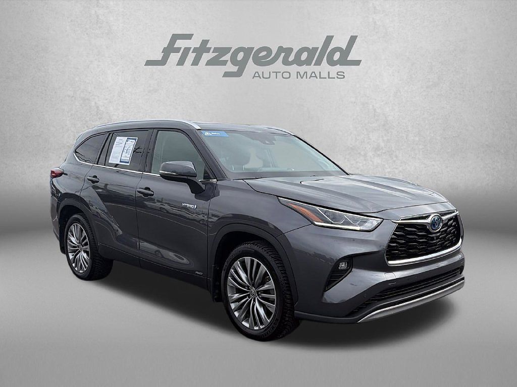 2021 Toyota Highlander Hybrid Platinum