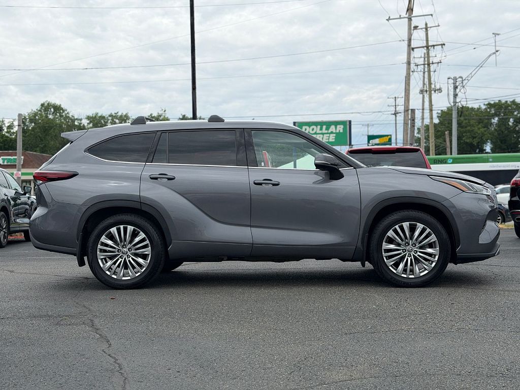 2024 Toyota Highlander Hybrid Platinum