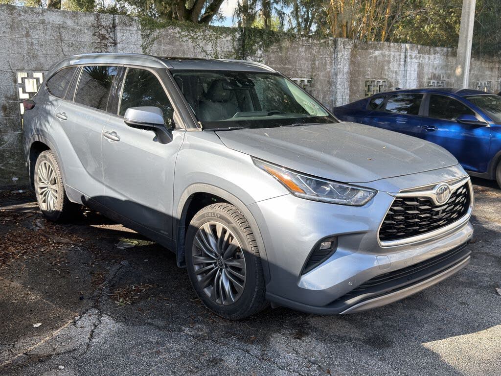 2022 Toyota Highlander Hybrid Platinum