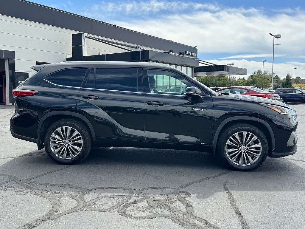 2021 Toyota Highlander Hybrid Platinum