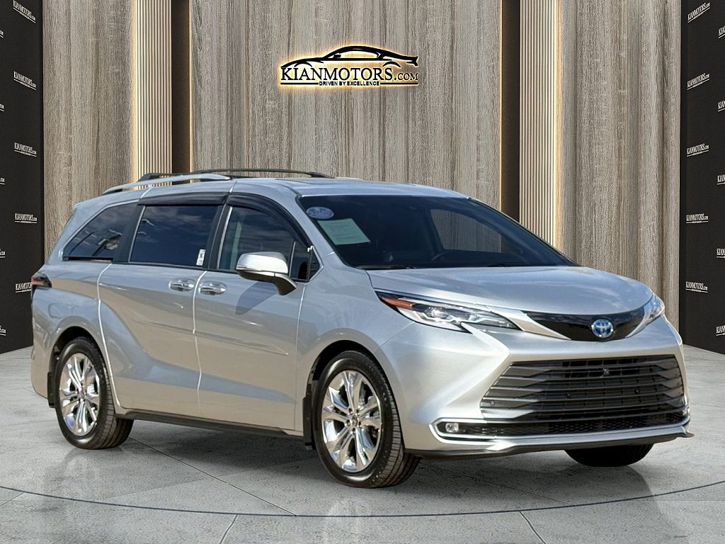 2022 Toyota Sienna Platinum