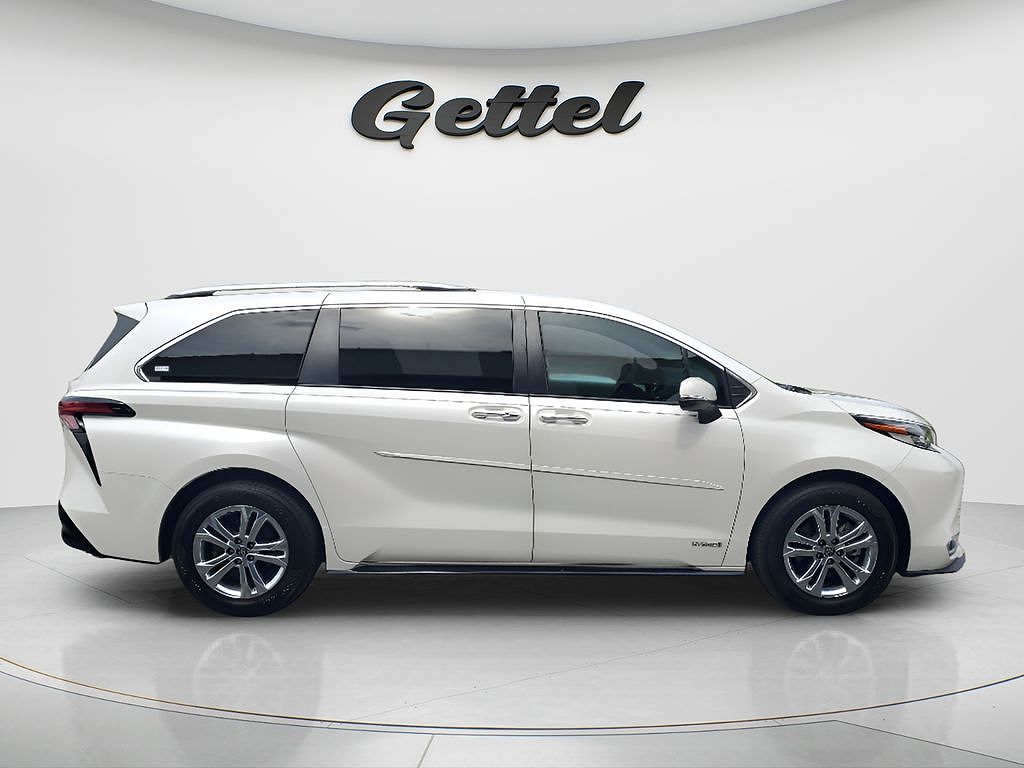 2021 Toyota Sienna Platinum 7-Passenger