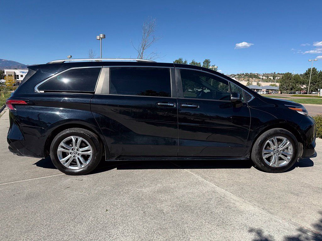 2022 Toyota Sienna Platinum 7 Passenger