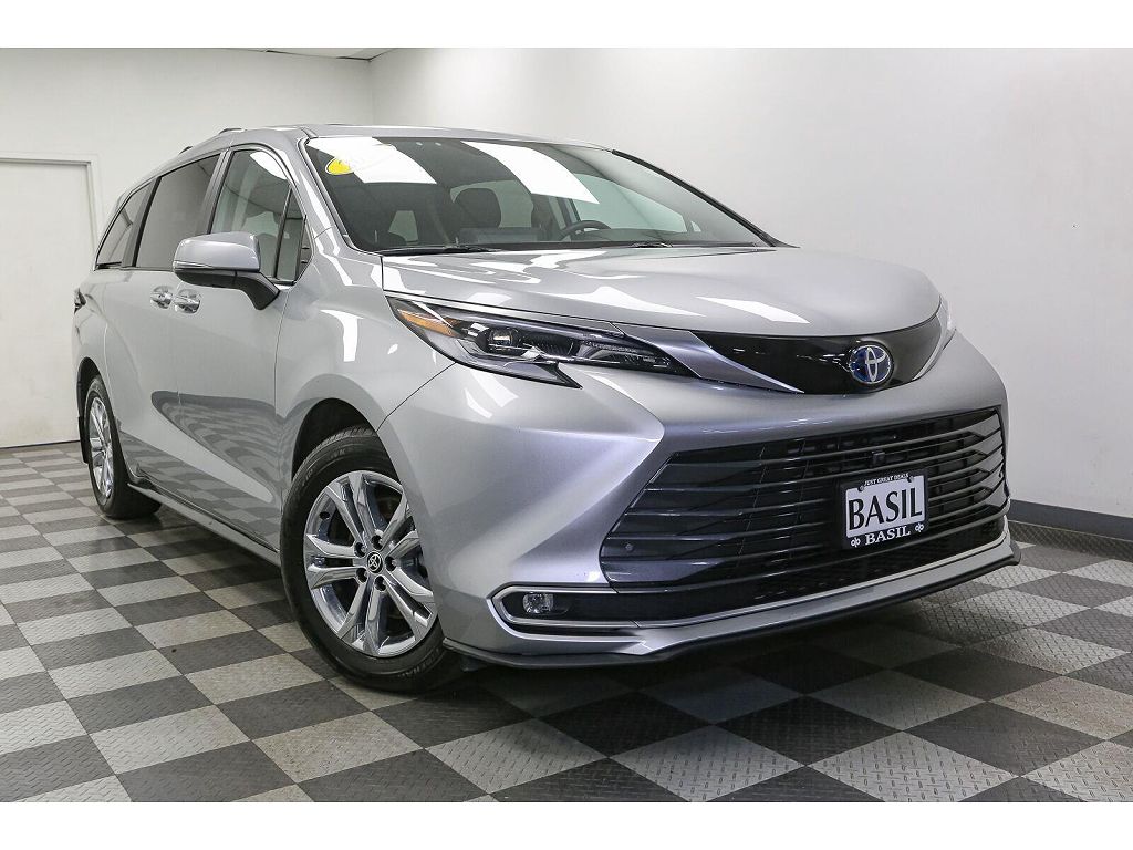 2023 Toyota Sienna Platinum 7-Passenger