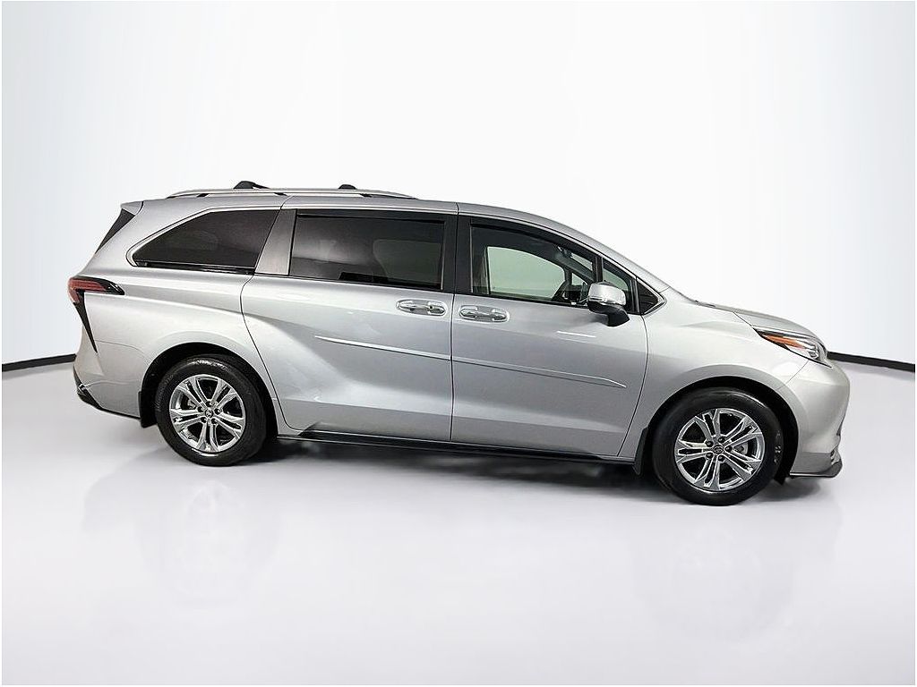 2023 Toyota Sienna Platinum 7-Passenger