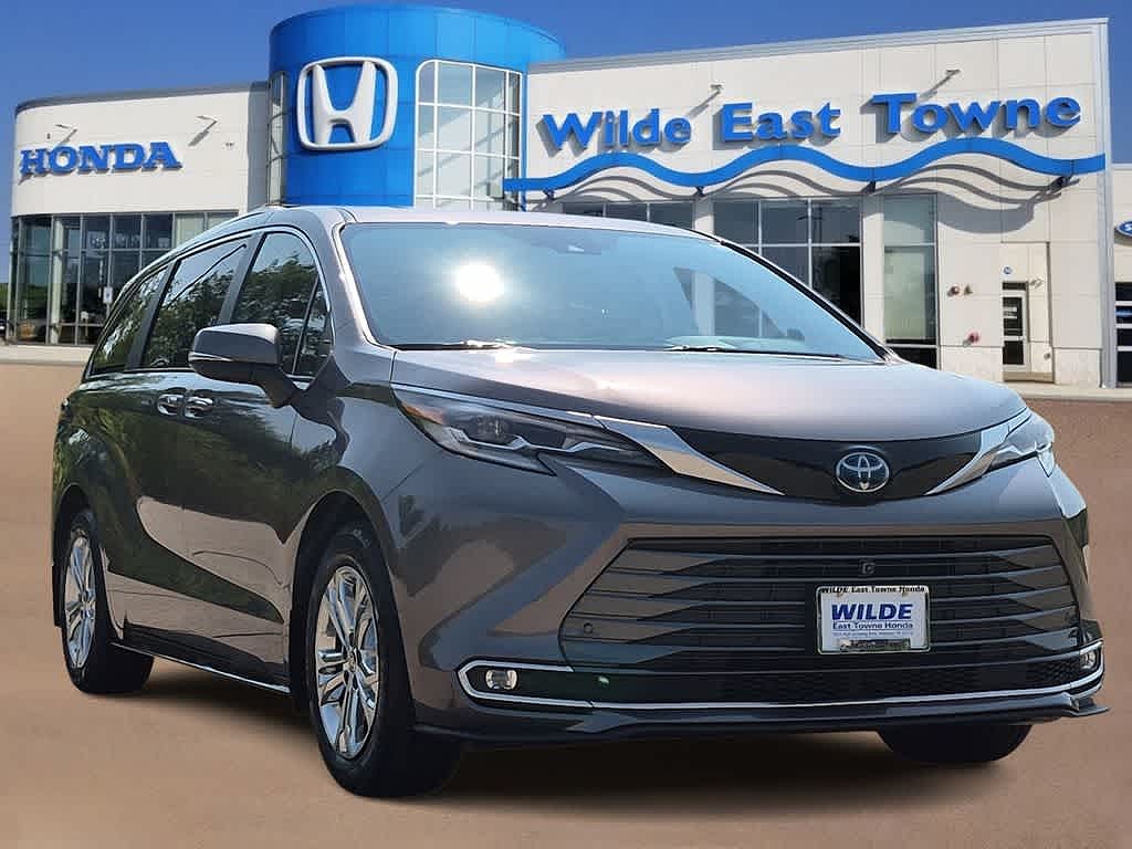 2022 Toyota Sienna Platinum 7 Passenger