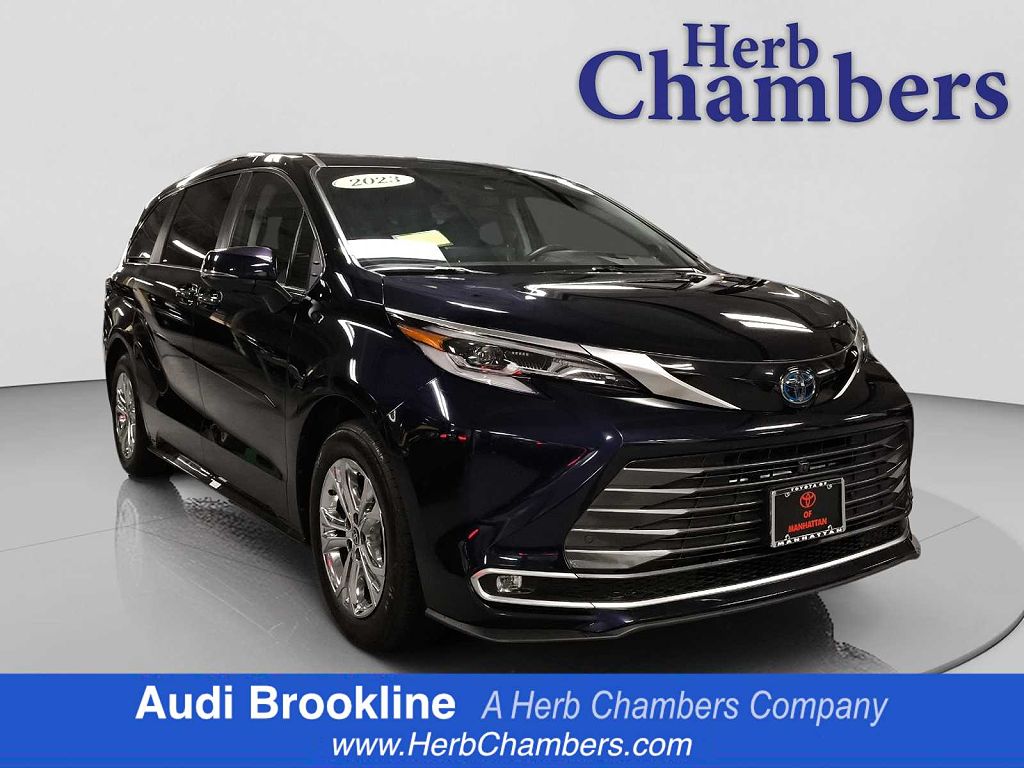 2023 Toyota Sienna Platinum