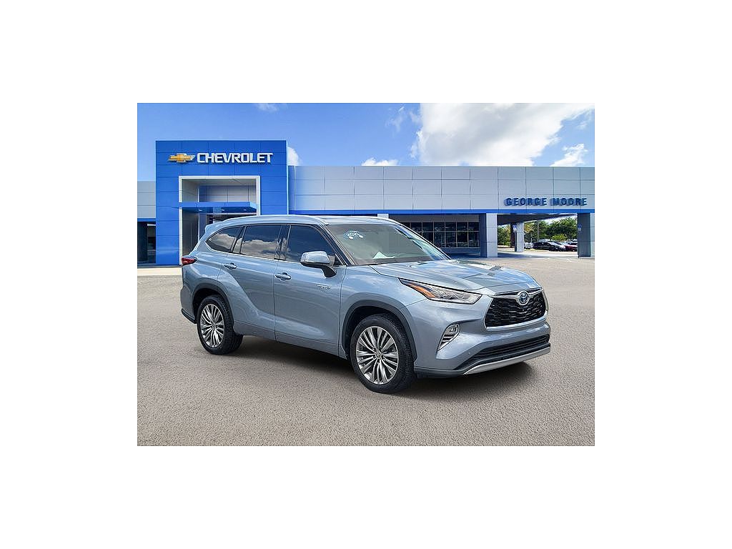 2021 Toyota Highlander Hybrid Platinum