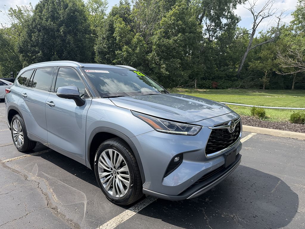 2022 Toyota Highlander Platinum