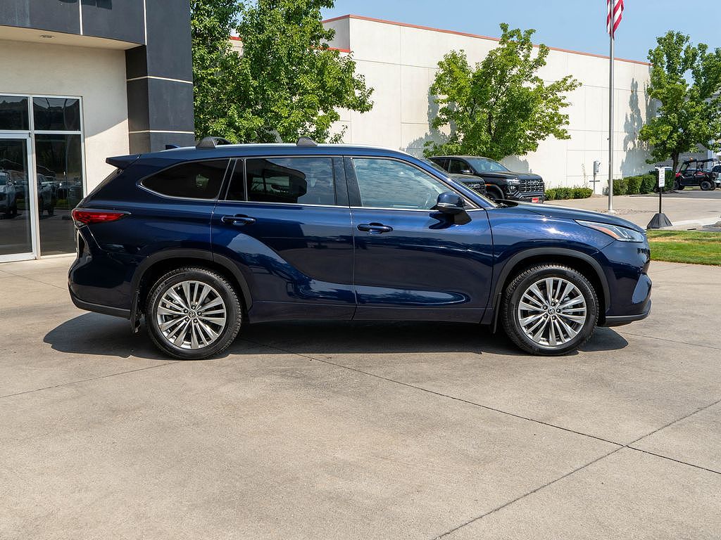 2022 Toyota Highlander Platinum
