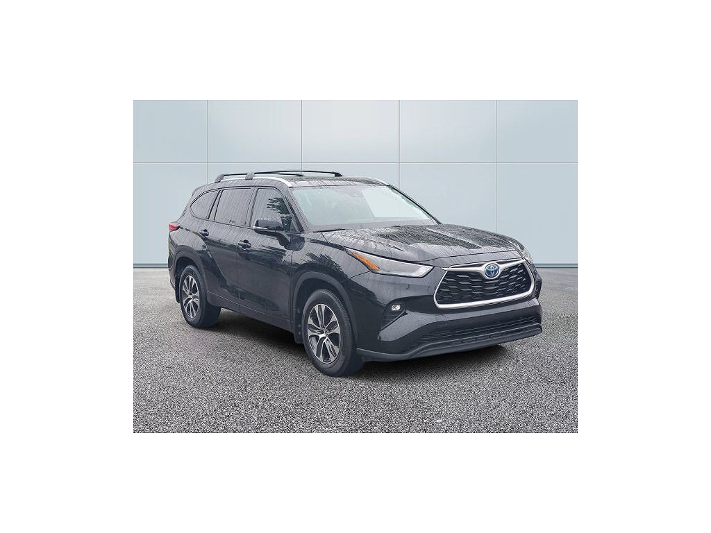 2022 Toyota Highlander Hybrid XLE