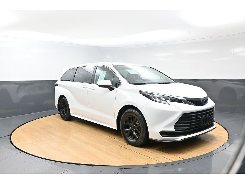 2021 Toyota Sienna LE