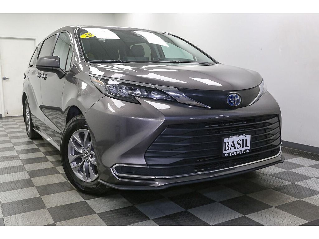 2024 Toyota Sienna XLE
