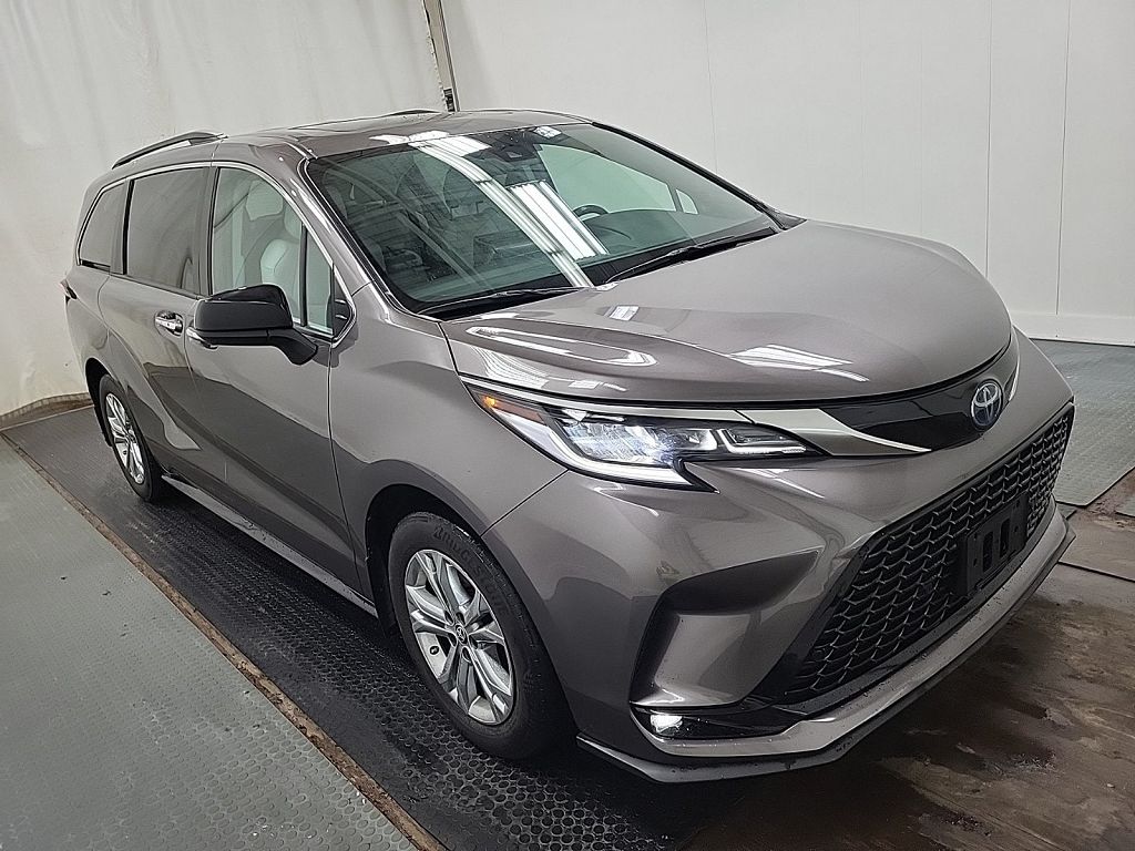 2022 Toyota Sienna XSE
